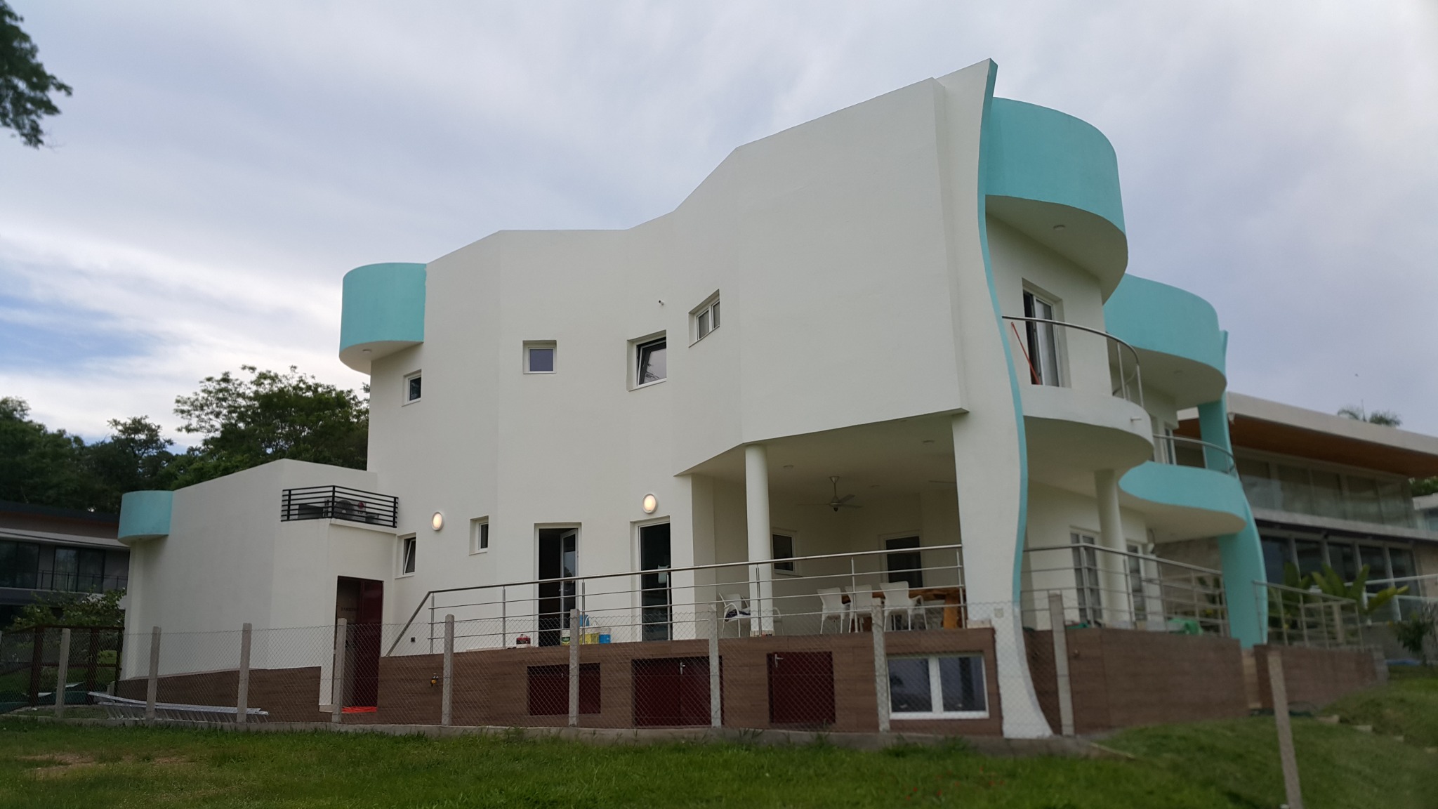 Vivienda moderna de dos plantas